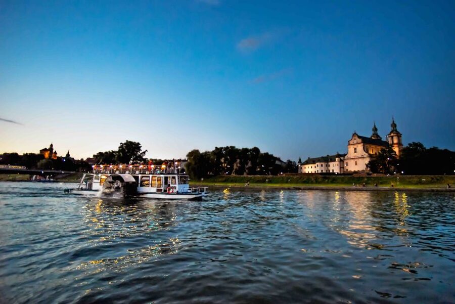 Krakow: 1-Hour Evening Vistula River Cruise - Cricoteka and the Church on the Rock