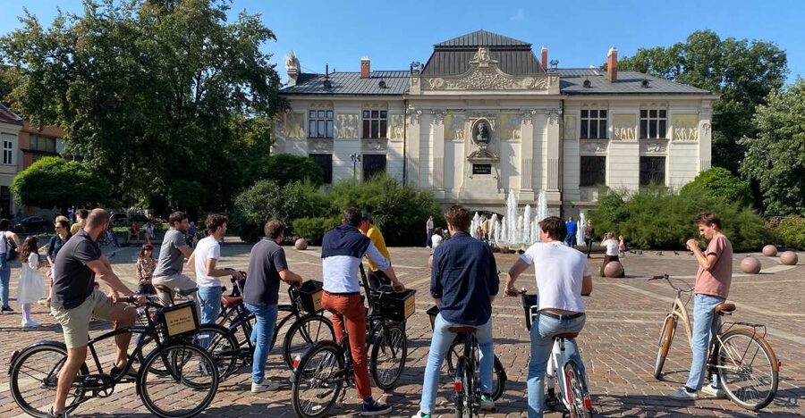 Krakow: 2h Kazimierz (Jewish Quarter) Bike Tour - Two hours on a bike, not a rushed race