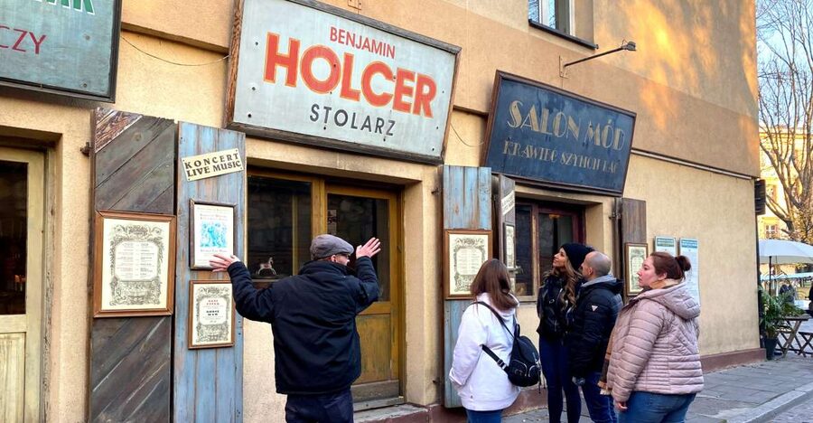 Krakow: 2h Kazimierz (Jewish Quarter) Walking Tour - The cemetery and the quieter side of the route