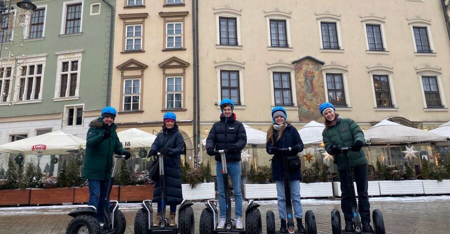Krakow: 30min Segway Rental with Helmet and a photosession - Wawel Royal Castle and Dragon Cave
