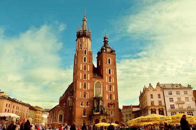 Krakow Airport Exclusive Transfers VIP Service - Flight tracking and luggage help