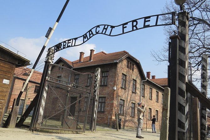 Krakow: Auschwitz-Birkenau and Salt Mine Guided Visits in One Day - What to wear and bring