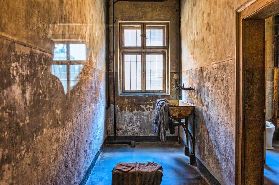 Krakow: Auschwitz-Birkenau Guided Tour and Private Transport - The short transfer to Birkenau