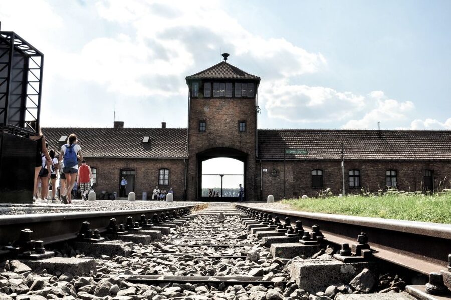 Krakow: Auschwitz-Birkenau Guided Tour Pickup/Lunch Options - Key points to know before booking