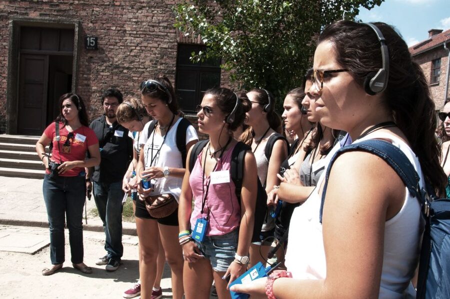 Krakow: Auschwitz-Birkenau Guided Tour Pickup/Lunch Options - Why this day trip matters