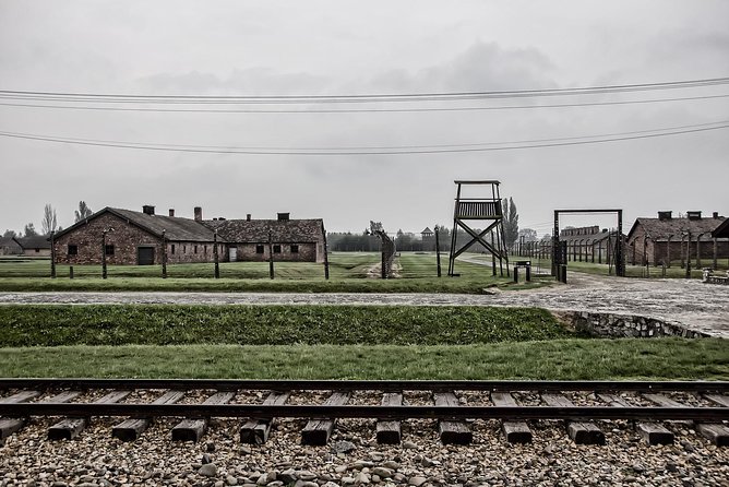 Krakow: Auschwitz-Birkenau Guided Tour with Hotel Transfer - Entering Auschwitz I