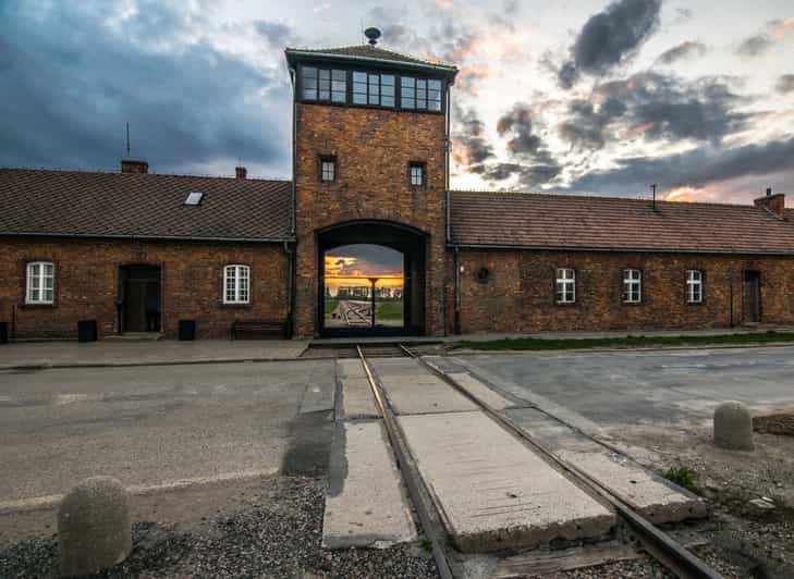 Krakow: Auschwitz-Birkenau Guided Tour with Pickup & Lunch - Auschwitz I, the preserved camp and museum rooms