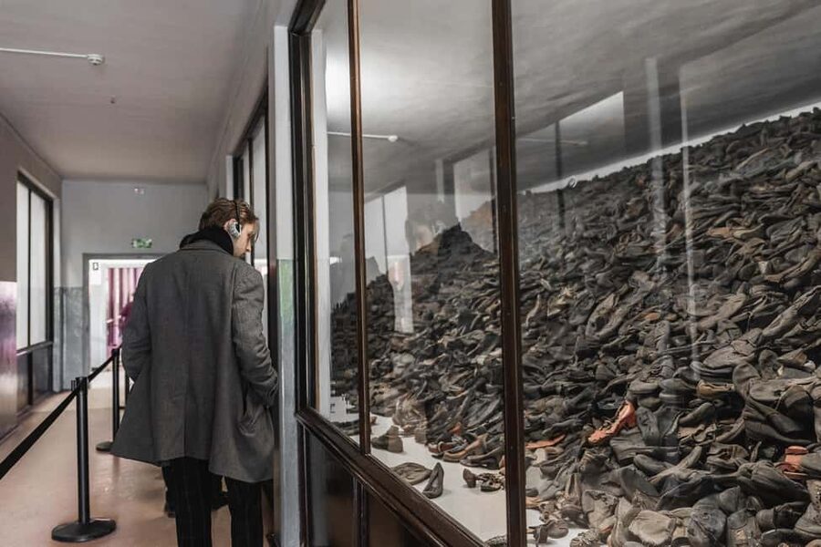 Krakow: Auschwitz-Birkenau Guided Tour with Transportation - What the guides add to the day
