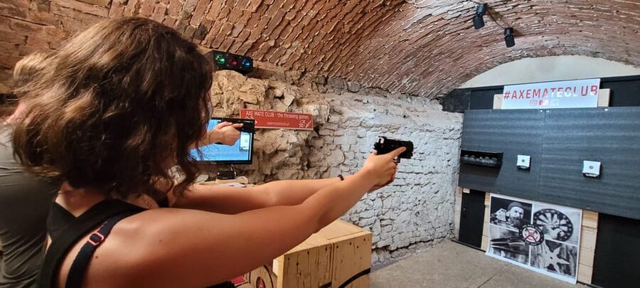 Krakow: Axe Mate Club Shooting Range Entry Ticket - The CZ 75 air pistol: a good first test