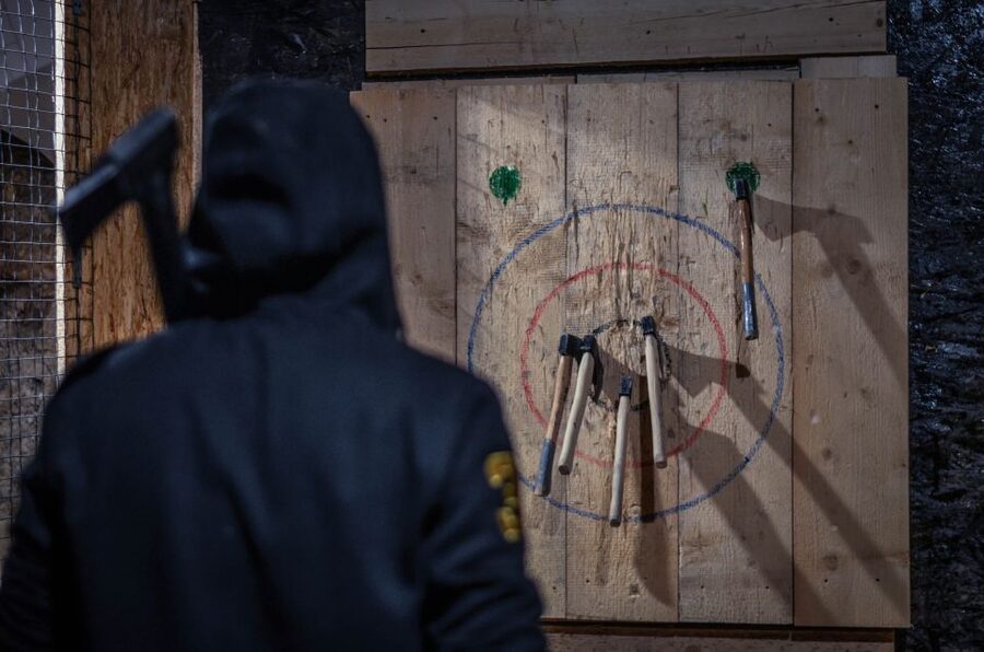 Kraków: Axe-Throwing in Axe Nation, the First Club in Europe - Trick shots come after the basics