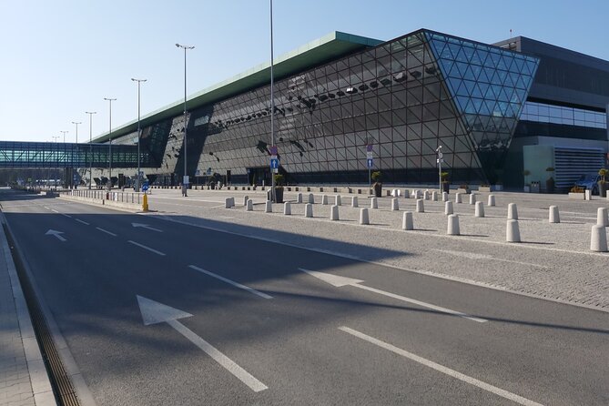 Kraków Balice Airport Transfer: Private One Way - A straightforward landing at Kraków Balice Airport