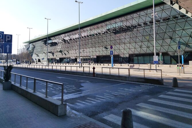 Kraków Balice Airport Transfer: Private One Way - Luggage rules you should understand