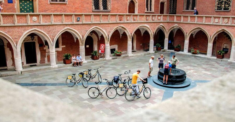 Krakow: Bike Tour of Old Town, Jewish Quarter and the Ghetto - Main Market Square and the medieval center