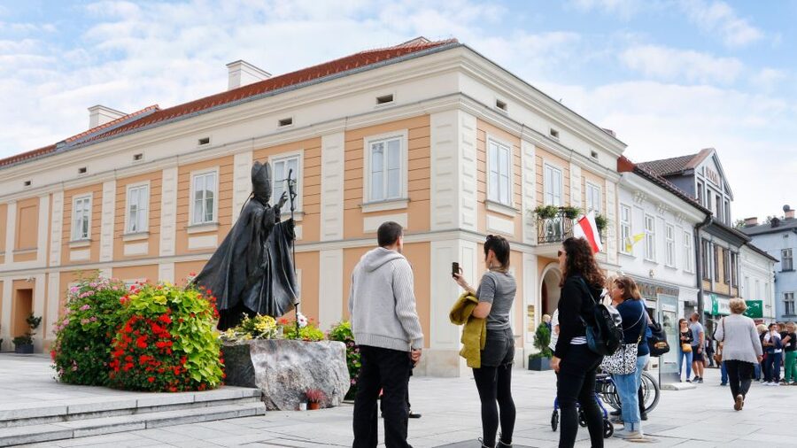 Krakow: Black Madonna of Częstochowa & Home of John Paul II - How the small-group format affects the experience