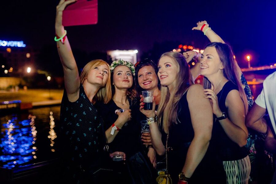 Krakow: Boat Party with Unlimited Drinks - Who will enjoy this most?