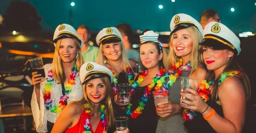 Krakow: Boat Party with Unlimited Drinks - Two hours on the Vistula, with music instead of a museum guide