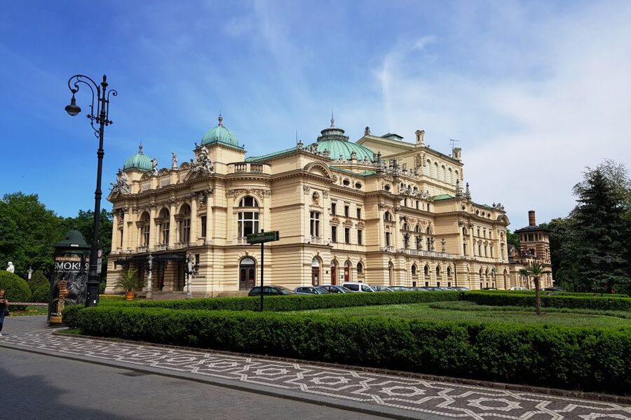 Krakow: City Tour by Electric Golf Cart - Podgórze, Ghetto Heroes Square, and the Eagle Pharmacy