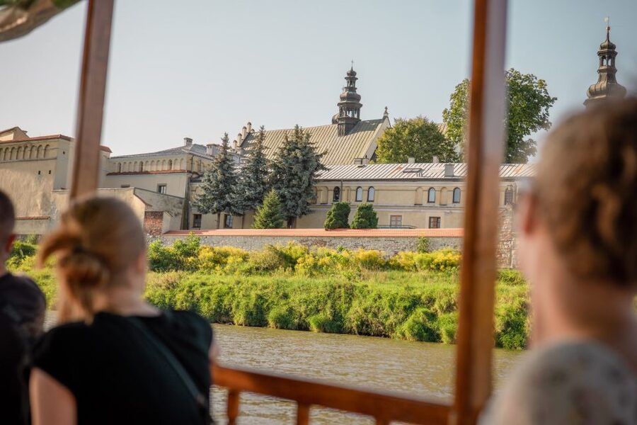 Krakow: Early Bird Vistula River Sightseeing Cruise - The essential points at a glance
