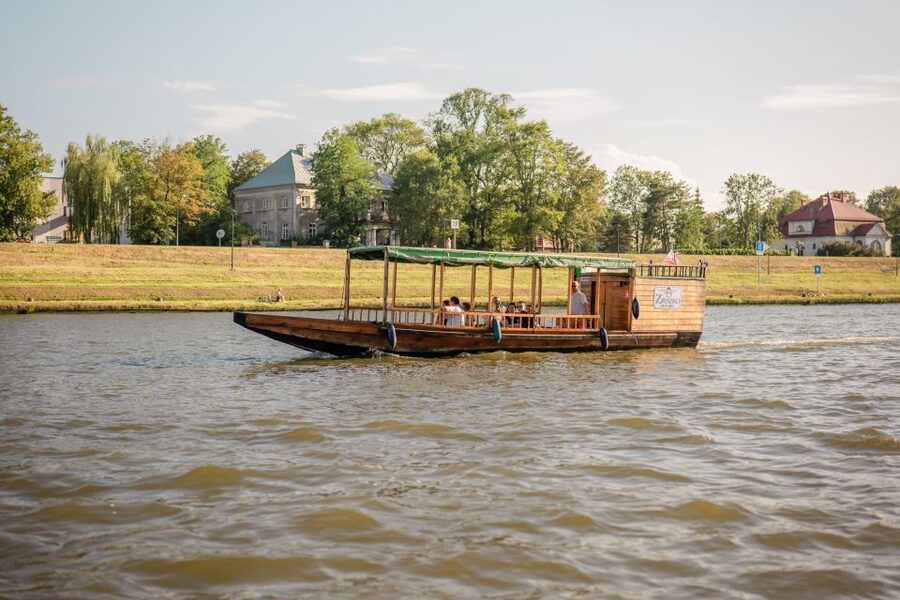 Krakow: Early Bird Vistula River Sightseeing Cruise - Mangha Museum and Cricoteka from the water