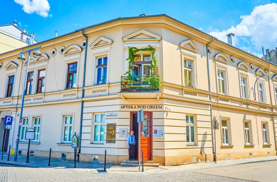 Krakow: Electric Car Sightseeing Tour - What the Old Town portion covers