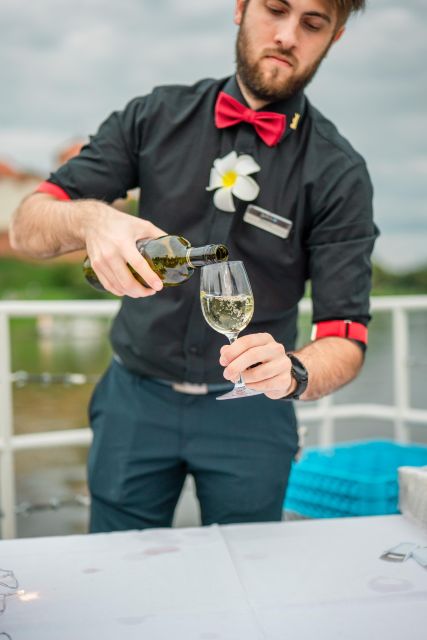 Krakow: Evening Cruise with a Glass of Wine - Should you book this Krakow evening cruise?