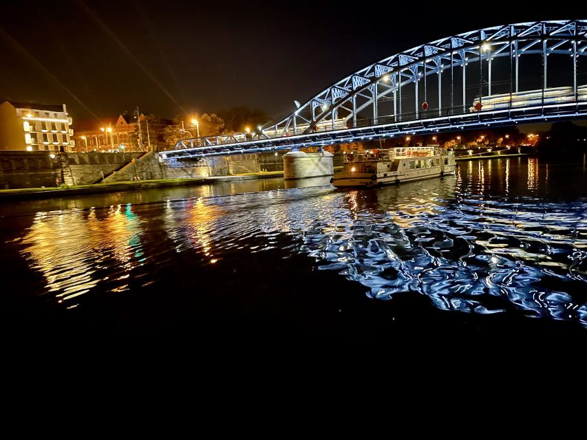 Krakow: Evening Cruise with a Glass of Wine - A glass of wine before the city lights come on