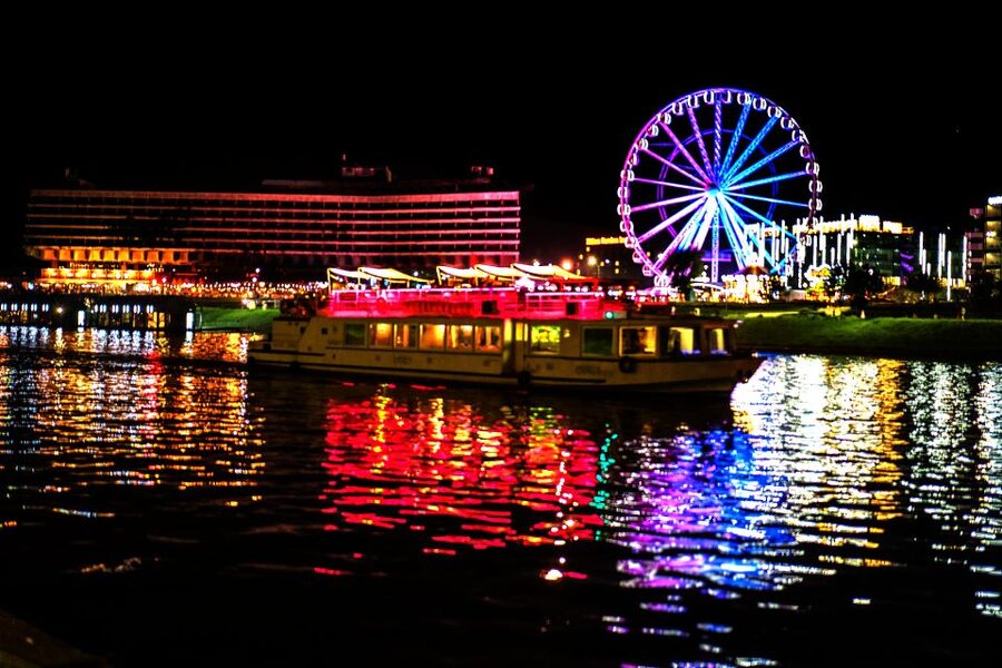 Krakow: Evening Cruise with a Glass of Wine - Bridges, Podgórze, and the return to the pier