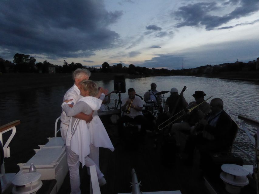 Krakow: Evening Cruise with a Glass of Wine - What the one-hour timing gets right