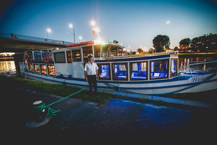 Krakow: Evening Cruise with a Glass of Wine - Access, weather, and practical planning