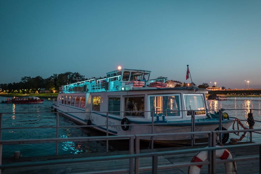 Kraków: Evening or Night River Cruise - Wawel Castle and the first river views