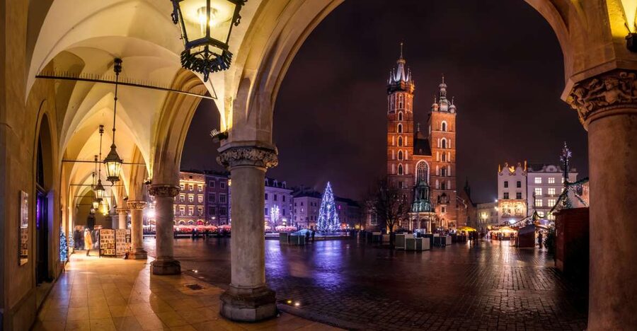 Krakow: Evening Walking Tour with Spooky Stories - Why Krakow’s dark side works after sunset