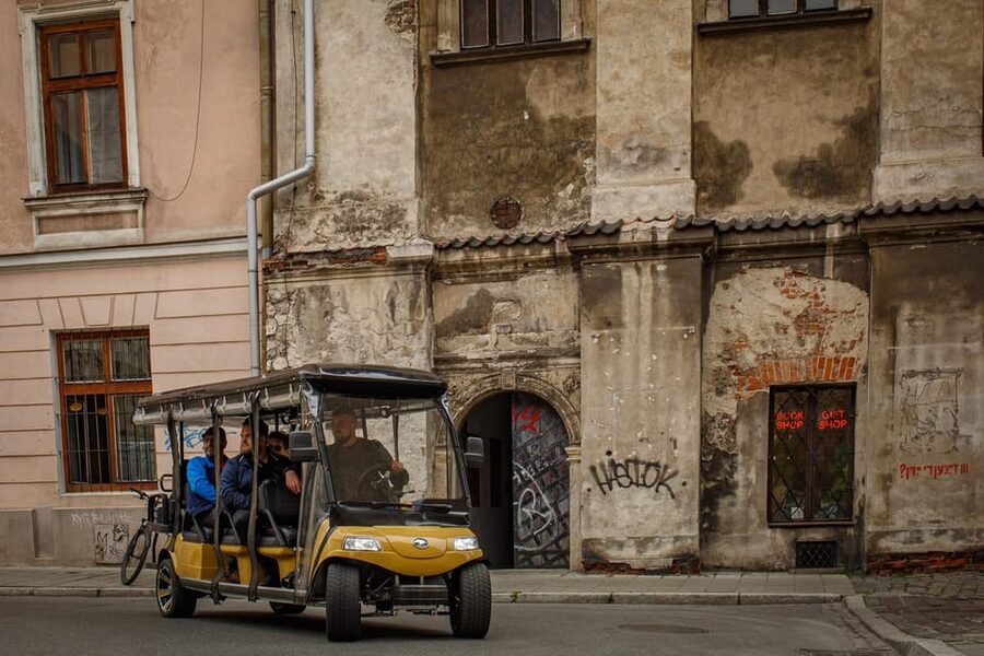 Krakow: Extended City Sightseeing Tour - Eco Buggy Golf Cart - Why a golf cart works well in Krakow