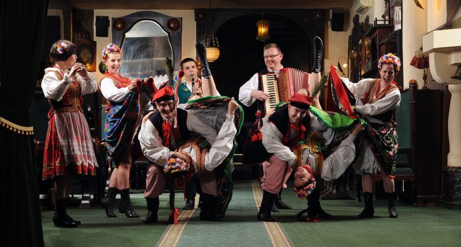 Krakow: Folk Show & 3-Course Dinner at Jama Michalika Café - Two 25-minute Polish folk shows