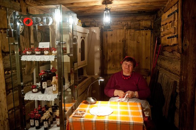 Krakow: Food Tour of 10 Tastings with Pierogi, Vodka & More - Timing, walking, and group details