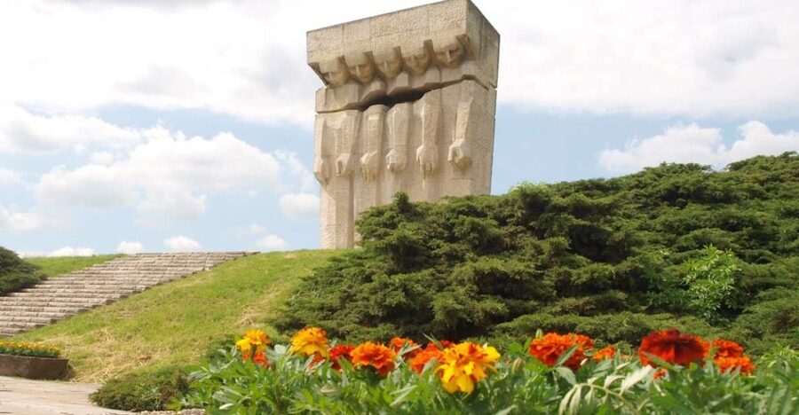 Krakow: Former Concentration Camp Plaszow Guided Tour - How the camp’s story unfolds