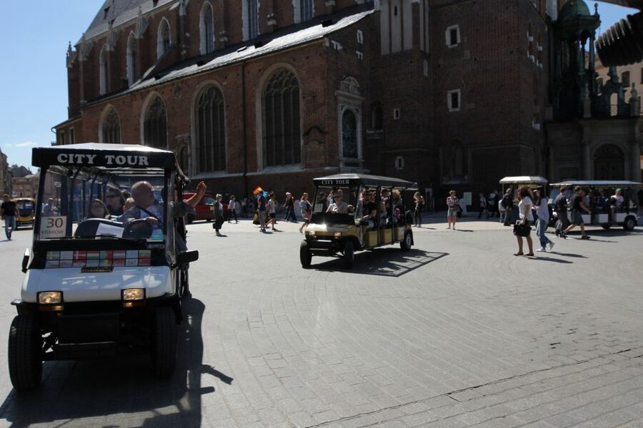 Krakow: Full Tour Regular 1.5h guided city tour by E-Cart - Weather, comfort, and accessibility