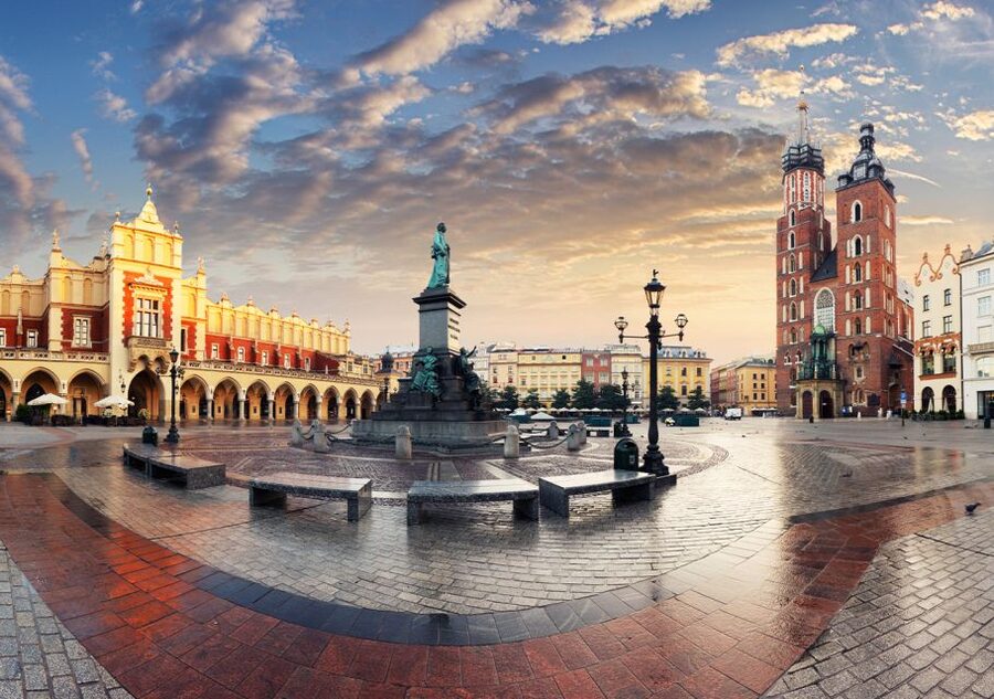 Krakow: Guided Old Town Tour - Starting at Plac Szczepański 4