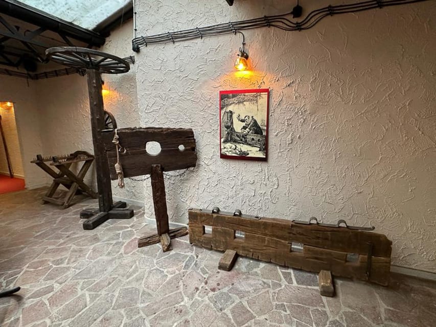 Kraków: Guided Tour of the Torture Museum - What you see during the one-hour visit
