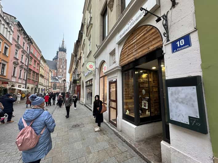 Kraków: Guided Tour of the Torture Museum - The guide’s role: history with a sarcastic edge