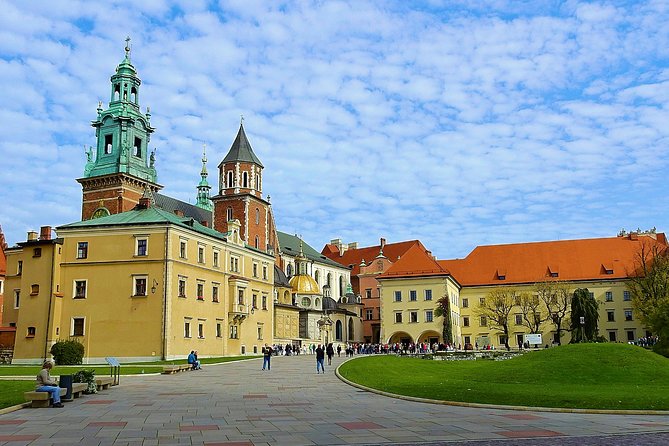 Krakow: Guided Tour of Wawel Castle & Cathedral - Why Wawel Castle deserves your first two hours