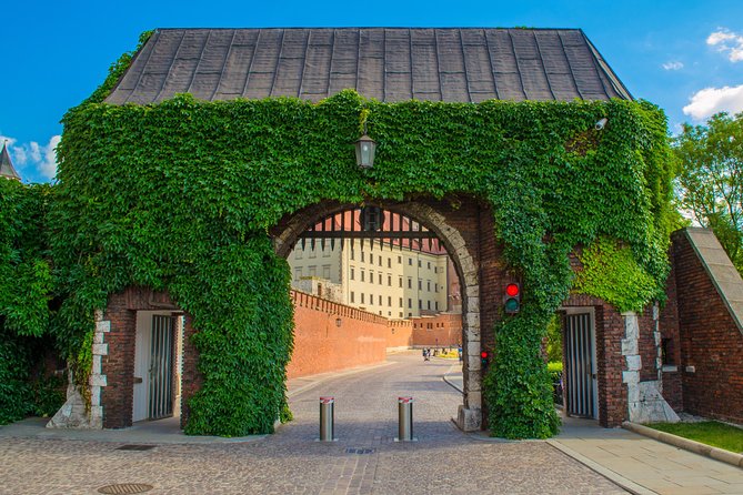Krakow: Guided Tour of Wawel Castle & Cathedral - Wawel Cathedral, Poland’s royal church