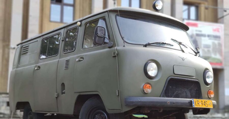 Krakow: Guided Tour to Nowa Huta on Commie Retro Van - Plac Centralny and the planned city