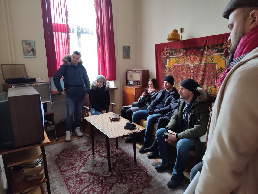 Krakow: Guided Tour to Nowa Huta on Commie Retro Van - Meeting the IS-2 tank