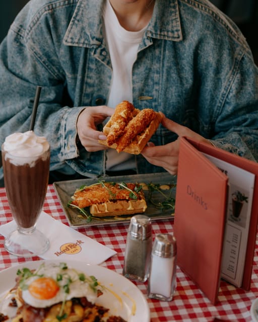 Krakow: Hard Rock Cafe Breakfast - Picking your breakfast from nine styles