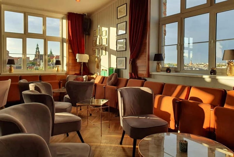 Krakow: Hidden Rooftop Bar Reservation with 1 Cocktail - The service and atmosphere