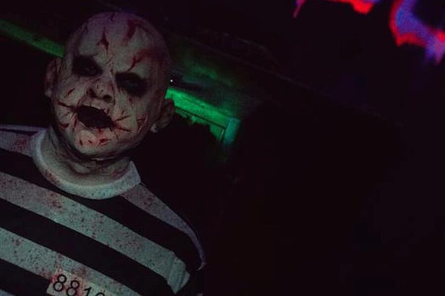 Krakow: Horror House Entry Ticket - The safety briefing and choice of fear level