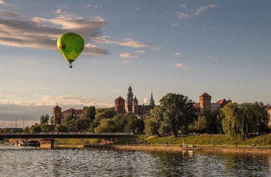 Kraków: Hot Air Balloon Flight with Champagne - What the Flight Feels Like in the Gondola