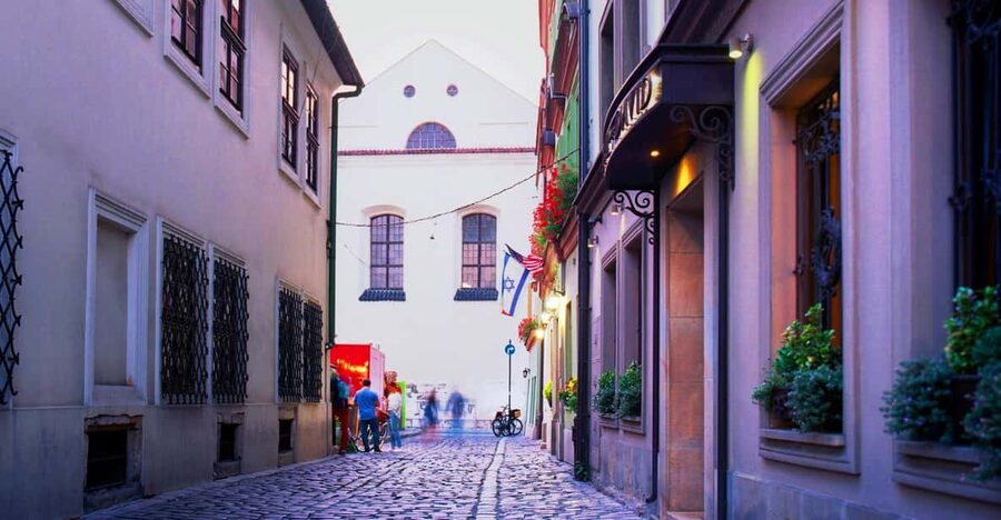 Krakow: Jewish Quarter and Former Ghetto Tour by Golf Cart - What the ride adds, and what it cannot do