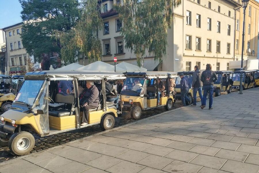Krakow: Jewish Quarter and Ghetto Electric Golf Cart Tour - Audio guide or live explanation?