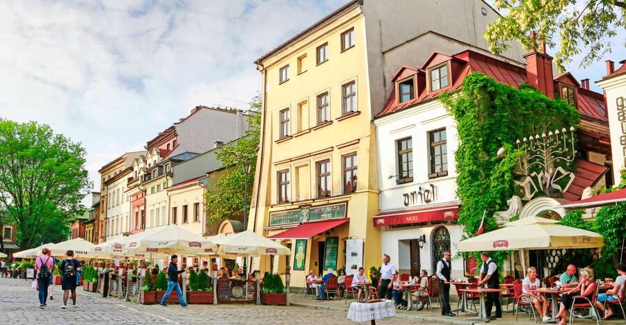 Krakow: Jewish Quarter and Schindler's Factory Guided Tour - Synagogues, cemeteries, and the shape of Jewish life